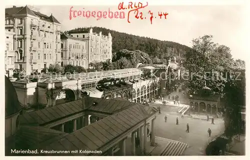 AK / Ansichtskarte Marienbad_Tschechien_Boehmen Kreuzbrunnen mit Kolonnaden Marienbad_Tschechien