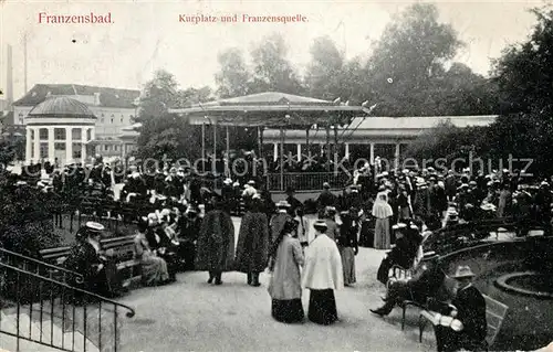 AK / Ansichtskarte Franzensbad_Boehmen Kurplatz und Franzensquelle Franzensbad_Boehmen