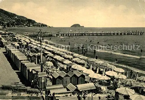 AK / Ansichtskarte Alassio Strand Mole Isola Gallinara Alassio
