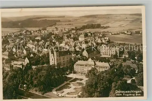 AK / Ansichtskarte Donaueschingen Fliegeraufnahme mit Kirche und Schloss Donaueschingen
