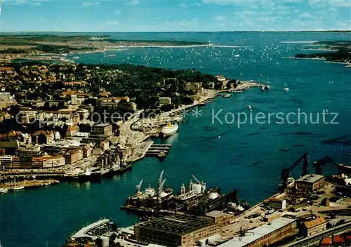 AK / Ansichtskarte Kiel Werftanlagen Oslo Kai Foerde Landeshauptstadt Fliegeraufnahme Kiel
