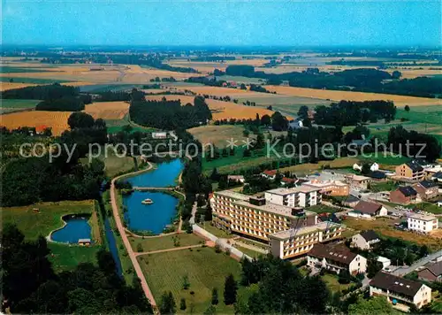 AK / Ansichtskarte Bad_Sassendorf Fliegeraufnahme mit Wiesengrund Klinik Bad_Sassendorf