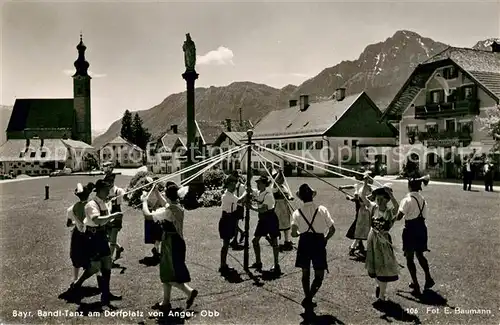 AK / Ansichtskarte Anger_Chiemgau Bayrischer Bandl Tanz Dorfplatz Anger Chiemgau