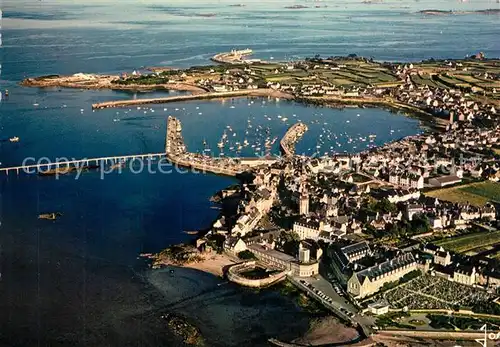 AK / Ansichtskarte Roscoff Vue generale aerienne sur le port et lInstitut Marin Roscoff