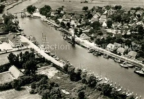 AK / Ansichtskarte Wieck_Greifswald Fliegeraufnahme Marineschule GST August Luetgens Bootshafen Wieck Greifswald
