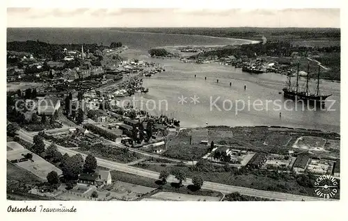 AK / Ansichtskarte Travemuende_Ostseebad Fliegeraufnahme Hafen Dreimaster Travemuende_Ostseebad
