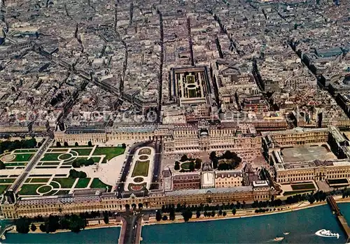 AK / Ansichtskarte Paris Le Louvre Les Tuileries et le Palais Royal vue aerienne Paris
