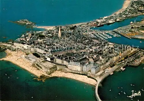 AK / Ansichtskarte Saint Malo_Ille et Vilaine_Bretagne La ville intra muros Vue aerienne Saint Malo_Ille et Vilaine