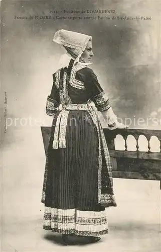 AK / Ansichtskarte Douarnenez Femme de Ploare Costume porte pour le Pardon de Sainte Annte la Palue Trachten Douarnenez