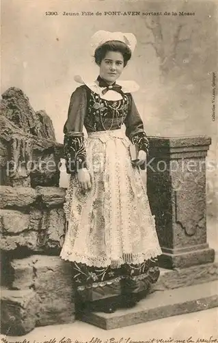 AK / Ansichtskarte Pont Aven Jeune Fille sortant de la Messe Costumes Trachten Pont Aven