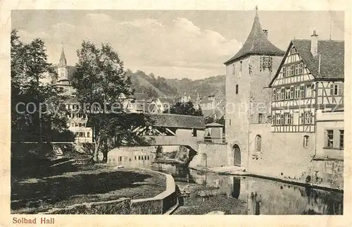 AK / Ansichtskarte Hall_Schwaben Partie am Fluss Holzbruecke Altstadt Solbad Hall Schwaben