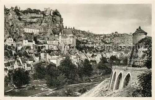 AK / Ansichtskarte Rocamadour La Ville vue de la Route de Cahors et le Pigeonnier Rocamadour