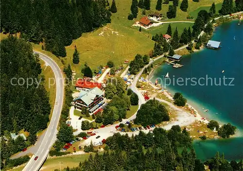 AK / Ansichtskarte Walchensee Fliegeraufnahme Seehotel Gasthof Cafe Ferienwohnungen Einsiedl Walchensee