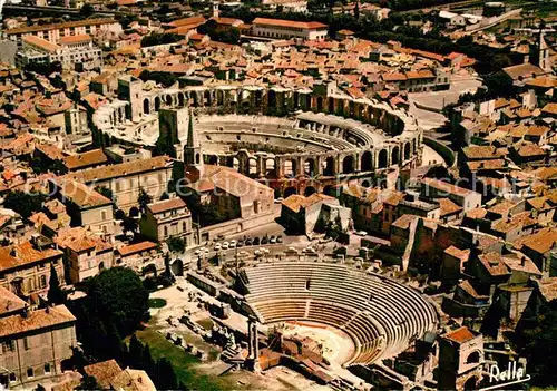 AK / Ansichtskarte Arles_Bouches du Rhone Vue aerienne sur le Theatre Antique et les arenes romaines Arles_Bouches du Rhone