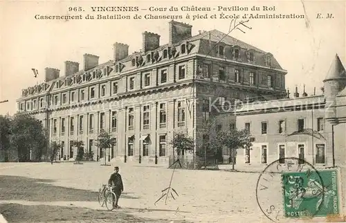 AK / Ansichtskarte Vincennes Cour du Chateau Pavillon du Roi Vincennes