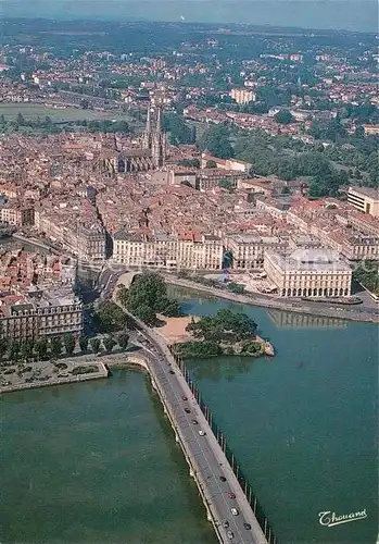 AK / Ansichtskarte Bayonne_Pyrenees_Atlantiques Pont St Esprit Place du Reduit Hotel de Ville Cathedrale Sainte Marie vue aerienne Bayonne_Pyrenees