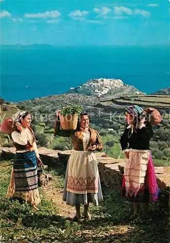 AK / Ansichtskarte Griechenland_Greece Frauen bei der Feldarbeit Trachten Meerblick Griechenland_Greece