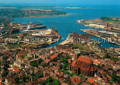 AK / Ansichtskarte Wismar_Mecklenburg Fliegeraufnahme Altstadt Nikolaikirche Hafen Wismar_Mecklenburg