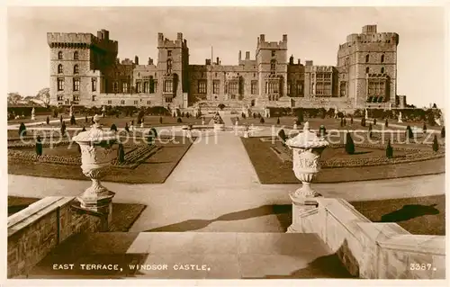 AK / Ansichtskarte Windsor_Castle East Terrace Windsor_Castle