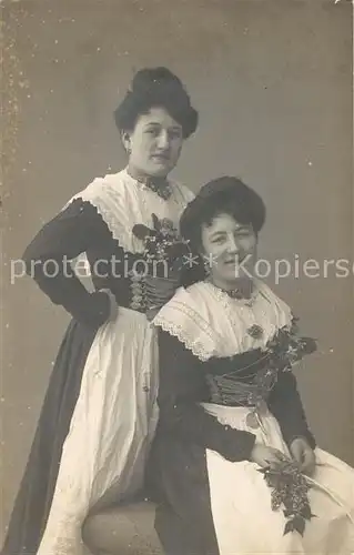 AK / Ansichtskarte Tegernsee Frauen mit Dirndl Braeustuebl Tegernsee