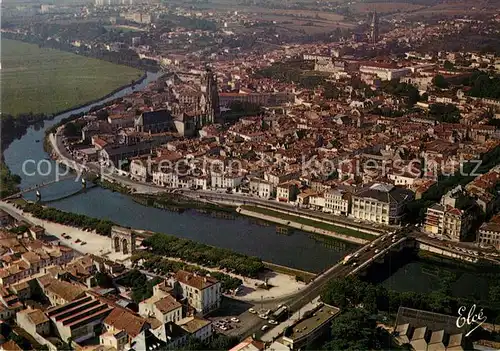 AK / Ansichtskarte Saintes_Charente Maritime Fliegeraufnahme Saintes Charente Maritime