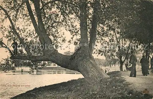 AK / Ansichtskarte Creteil L arbre penche Promenade Creteil