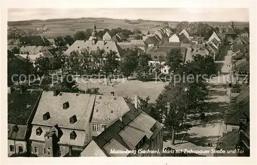 AK / Ansichtskarte Marienberg_Erzgebirge Marktplatz mit Zschopauer Strasse und Tor Marienberg Erzgebirge