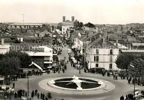 AK / Ansichtskarte La_Roche sur Yon Rond Point rue Clemnceau La_Roche sur Yon