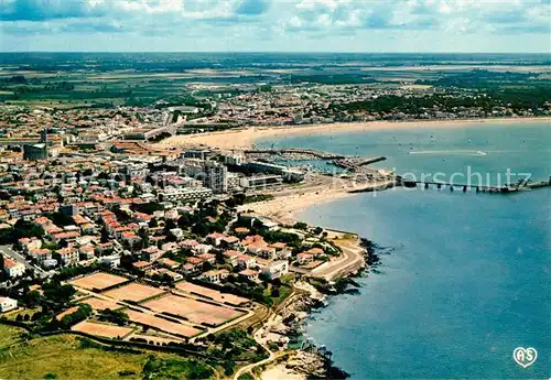 AK / Ansichtskarte Royan_Charente Maritime Vue aerienne Les Tennis la Plage de Foncillon et le Port Royan Charente Maritime