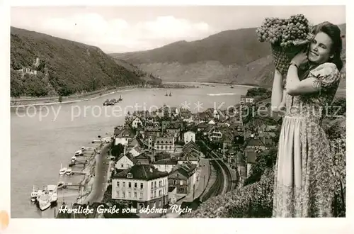 AK / Ansichtskarte Assmannshausen Panorama Blick ueber den Rhein mit Rheinstein Junge Frau Weinlese Assmannshausen