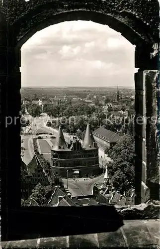 AK / Ansichtskarte Luebeck Panorama Blick vom Aussichtsturm St Petri auf das Holstentor Luebeck