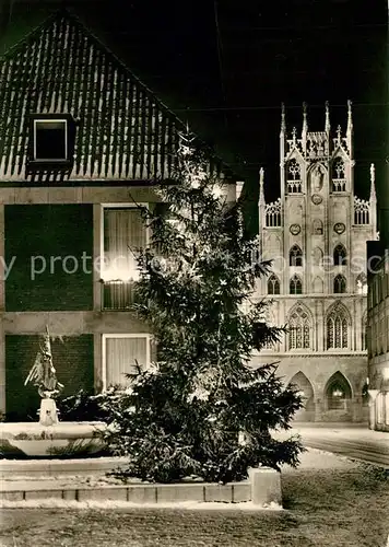 AK / Ansichtskarte Muenster_Westfalen Michaelisbrunnen Rathaus zur Weihnachtszeit Muenster_Westfalen