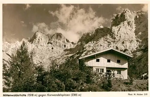 AK / Ansichtskarte Mittenwald_Karwendel_Tirol Mittenwalderhuette gegen Karwendelspitzen Mittenwald_Karwendel
