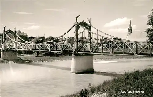 AK / Ansichtskarte Laufen_Salzach Partie am Fluss Bruecke  Laufen Salzach