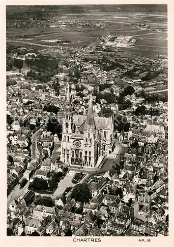 AK / Ansichtskarte Chartres_Eure_et_Loir Fliegeraufnahme mit Cathedrale Chartres_Eure_et_Loir