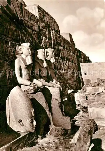 AK / Ansichtskarte Karnak_Egypt Statue of Totmes III Karnak Egypt