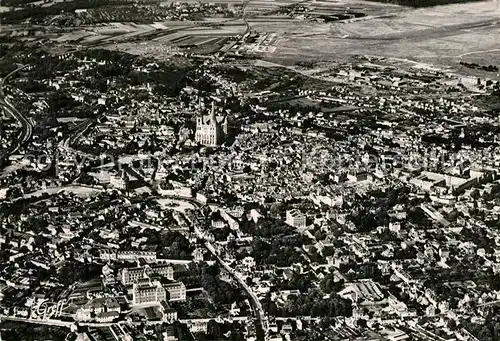 AK / Ansichtskarte Chartres_Eure_et_Loir Vue aerienne La Place des Epars Hotel des Postes et la Cathedrale Chartres_Eure_et_Loir