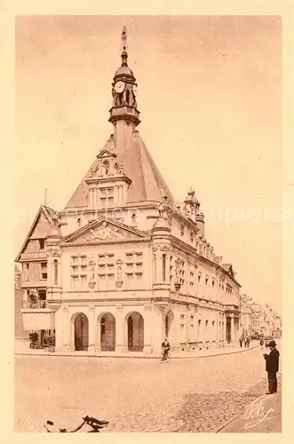 AK / Ansichtskarte Peronne_Somme La facade Renaissance de Hotel de Ville et son Carillon Peronne Somme