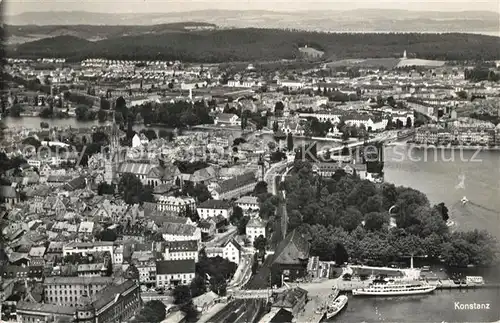 AK / Ansichtskarte Konstanz_Bodensee Stadtzentrum Hafen Rhein Fliegeraufnahme Konstanz_Bodensee