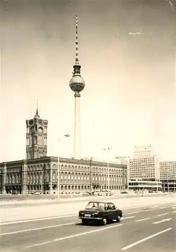 AK / Ansichtskarte Berlin Rotes Rathaus Fernseh  und UKW Turm Hauptstadt der DDR Berlin