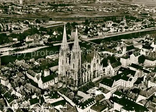 AK / Ansichtskarte Regensburg Stadtbild mit Dom Fliegeraufnahme Regensburg