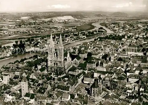 AK / Ansichtskarte Regensburg Stadtpanorama mit Dom Fliegeraufnahme Regensburg