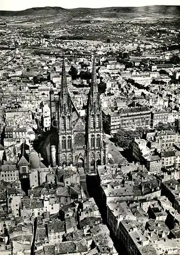 AK / Ansichtskarte Clermont Ferrand Vue aerienne de la Cathedrale Clermont Ferrand