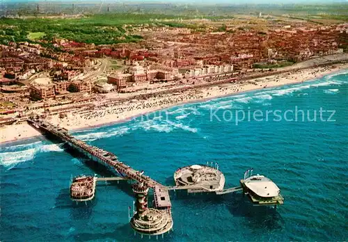 AK / Ansichtskarte Scheveningen Fliegeraufnahme Strand und Pier Scheveningen