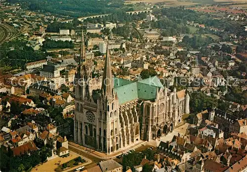 AK / Ansichtskarte Chartres_Eure_et_Loir Vue generale aerienne de la Cathedrale Chartres_Eure_et_Loir