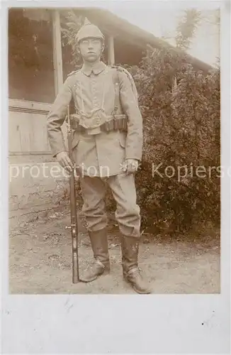 AK / Ansichtskarte Militaria_Deutschland_WK1 Pickelhaube Uniform Gewehr 