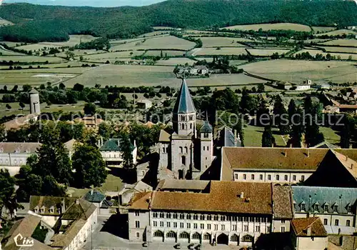 AK / Ansichtskarte Cluny Fliegeraufnahme Abbaye Ecole des Arts et Metiers Cluny