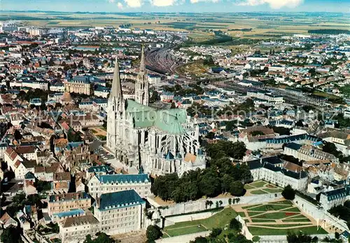 AK / Ansichtskarte Chartres_Eure_et_Loir Vue aerienne sur la cathedrale Le jardin en terrasse le chevet et les deux fleches Chartres_Eure_et_Loir