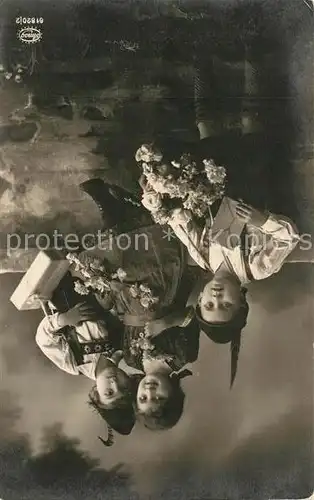 AK / Ansichtskarte Foto_Amag_Nr. 61820 2 Kinder Trachten Blumen Geschenk Brief Foto_Amag_Nr.