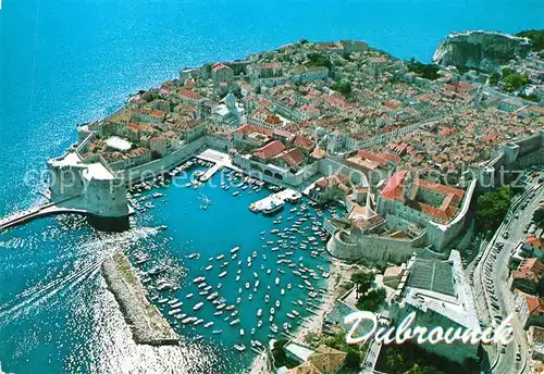 AK / Ansichtskarte Dubrovnik_Ragusa Fliegeraufnahme mit Altstadt und Hafen Dubrovnik Ragusa